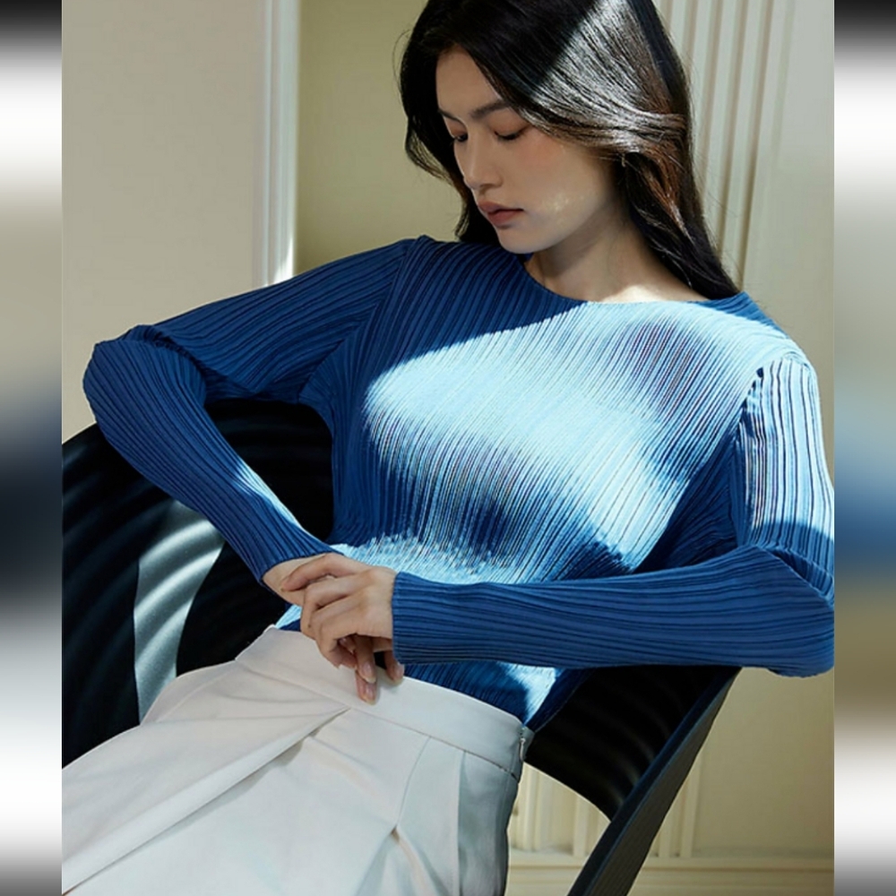 MONPLISSE Round-Neck Soft Plisse Top _ Blue